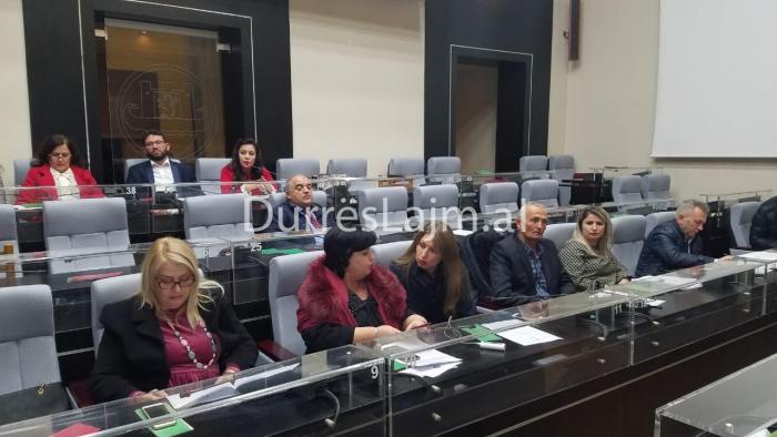 Miratohet buxheti i Bashkisë Durrës, PD bojkoton mbledhjen (FOTO)