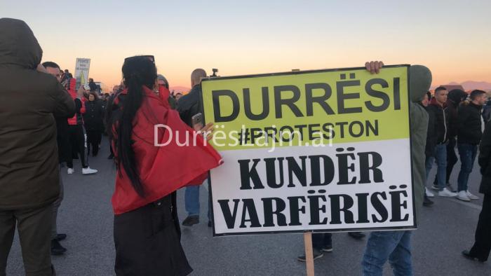 Nis tjetër protestë në Durrës, bllokohet autostrada për 30 minuta (FOTO)