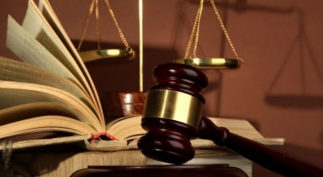 Dorëhiqet gjyqtari i njohur