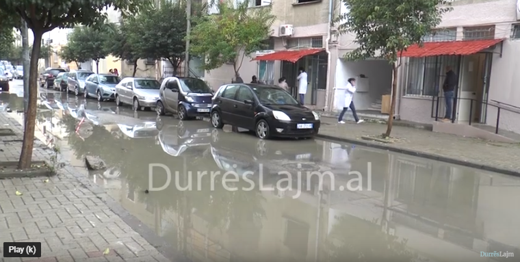 &#8220;Doktor Paskal Prodani&#8221; në Durrës, mbulohet nga uji dhe balta (VIDEO)