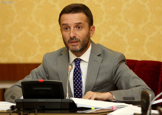 Braçe pas tensionit në Kuvend: Arsye për ta bërë në brekë!