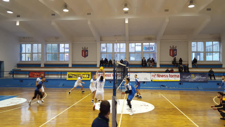 Volejboll/ Erzeni fiton me lehtësi