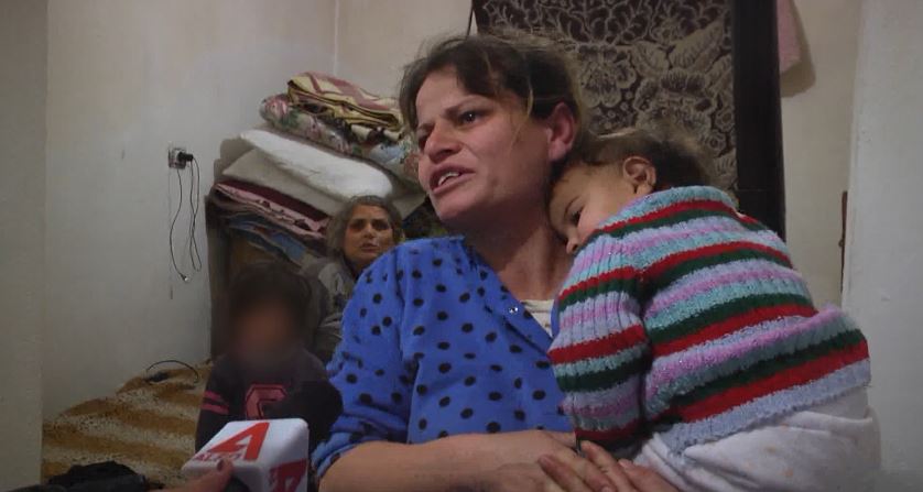 Fëmijët ushqehen me ujë dhe sheqer (VIDEO)