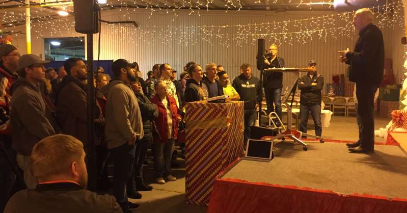 Biznesmeni shpërblen me nga 4 milionë dollarë punonjësit për Krishtlindje