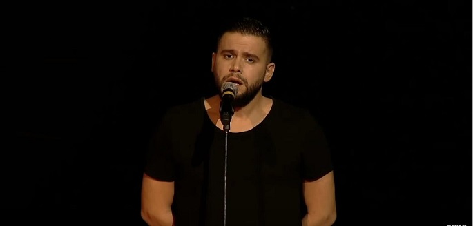 Flori zbuloi kujt ia dedikoi këngën “Plas”: Të dua…