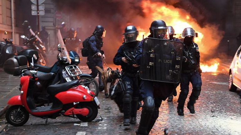 Protestat në Francë, katastrofë ekonomike me dëme në miliarda euro