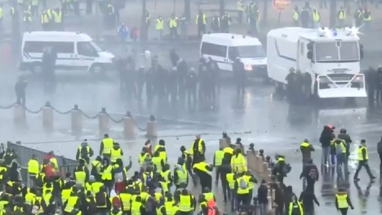 Protesta në Francë, tërhiqet Macron, pezullohet vendimi