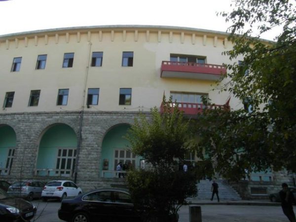 Studentët e Gjeologji Minierave: Turp kush takoi Ramën, nuk na përfaqësoni