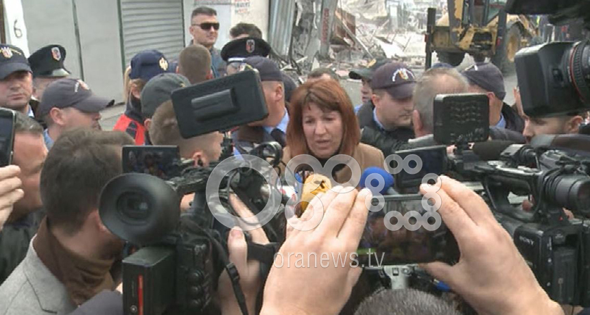 I prishën shtëpinë, banorja e përlotur: I kërkova 3 ditë kohë për të hequr orenditë