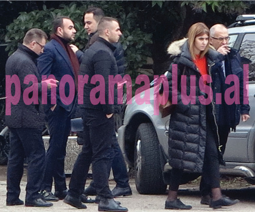 Grupi i “zjarrit” të opozitës, duke bërë plane para se të futet në sallë