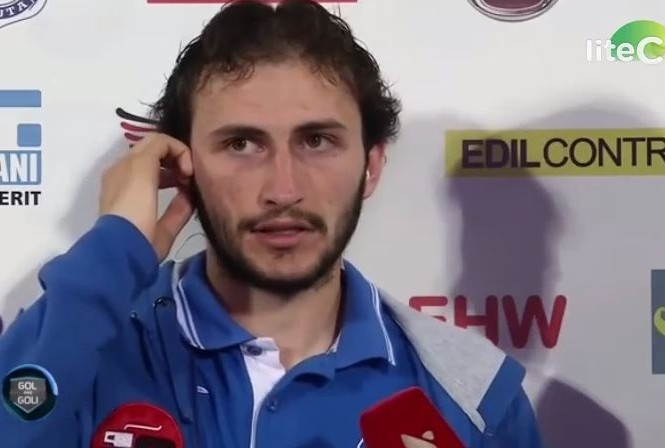 Hakaj del hapur: Po, Teuta për titull