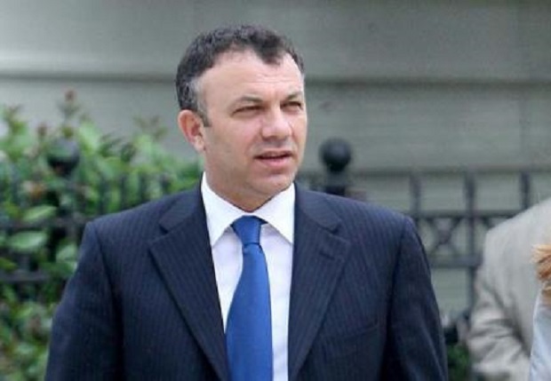 U tërhoq apo jo nga gara? Ish-deputeti i Durrësit refuzon të përgjigjet