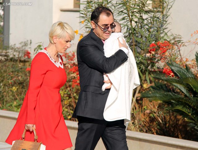 Ilva Tare zbulon për herë të parë portretin e fëmijëve: Gëzuar Krishtlindjen!