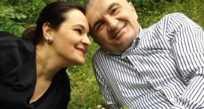 Batuta e Kryemadhit: Bëj dashuri me Ilir Metën, jo vetëm politikë