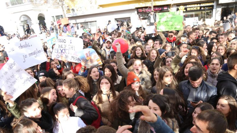 Protesta e studentëve vijon, Durrësi sërish para Ministrisë së Arsimit