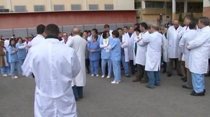 Shoqata e Infermierëve paralajmëron: Bëhuni gati, do jemi të gjithë bashkë