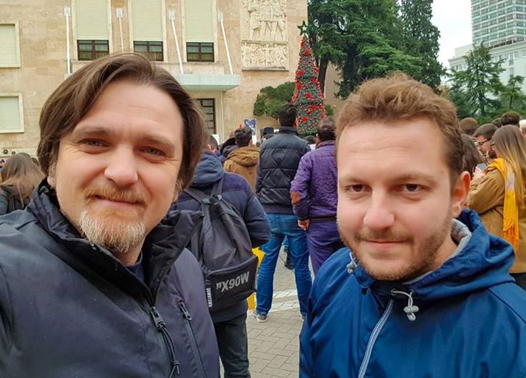 Julian Deda dhe Renis Gjoka në protestë: Jemi këtu me studentët