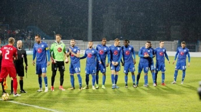 Kërkon të ruajë pathyeshmërinë, Teuta e karikuar përballë Laçit