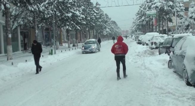 Çako, vendorëve: Pritet përkeqësim i motit, merrni masa