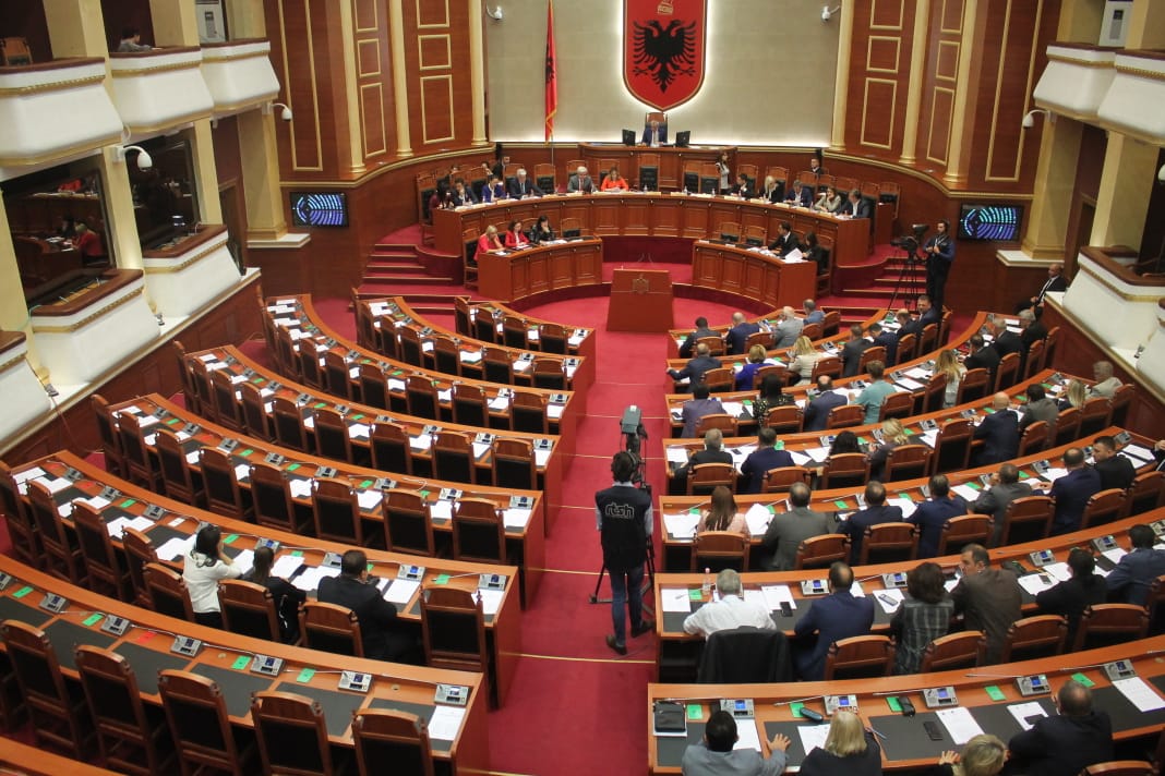 Opozita thyen bojkotin, dërgon përfaqësues të saj në Kuvend për seancën e sotme