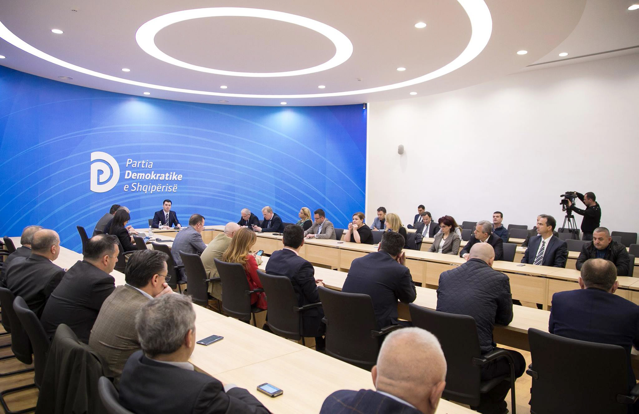 Opozita i jep fund bojkotit të Kuvendit