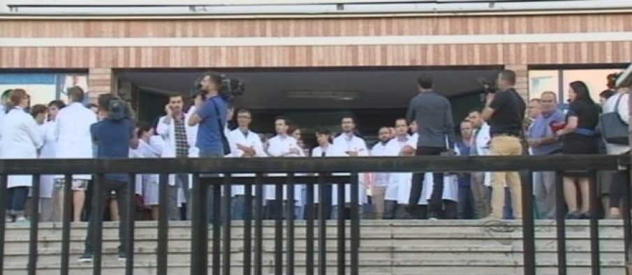 Edhe mjekët në protestë/ Paralajmërimi i bluzave të bardha për nesër