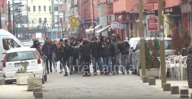 Pse protestuan sot këta nxënës në bulevardin kryesor në Durrës (VIDEO)
