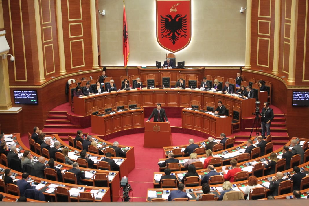 Kuvendi mblidhet sërish, çfarë pritet të diskutohet sot