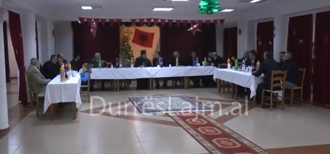 Krishtlindjet/ Politikanët e Durrësit urojnë besimtarët (VIDEO)