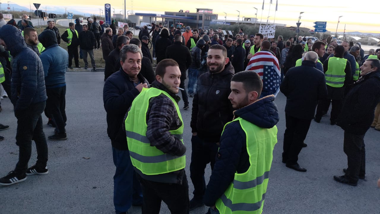 Protesta në disa qytete të vendit