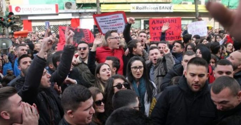 “Presim nesër deri në 16:00”/ Zbulohet skenari i studentëve