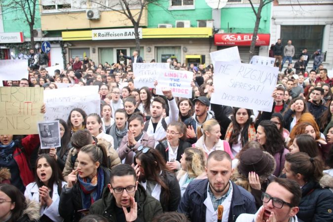 Nesër skadon afati, plani i studentëve për bllokimin e fakulteteve dhe rrugëve