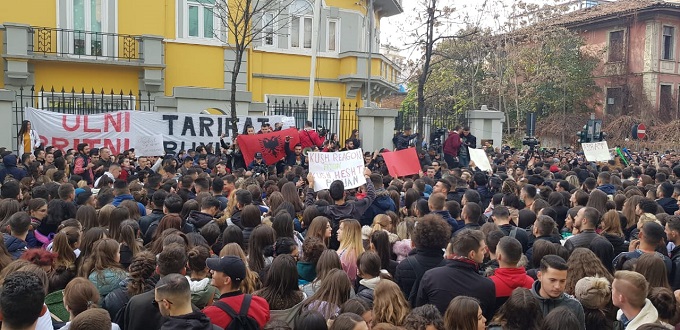 Zmbrapsja e Ministrisë së Arsimit, studentët vijojnë protestën: Plotësoni kërkesat e tjera