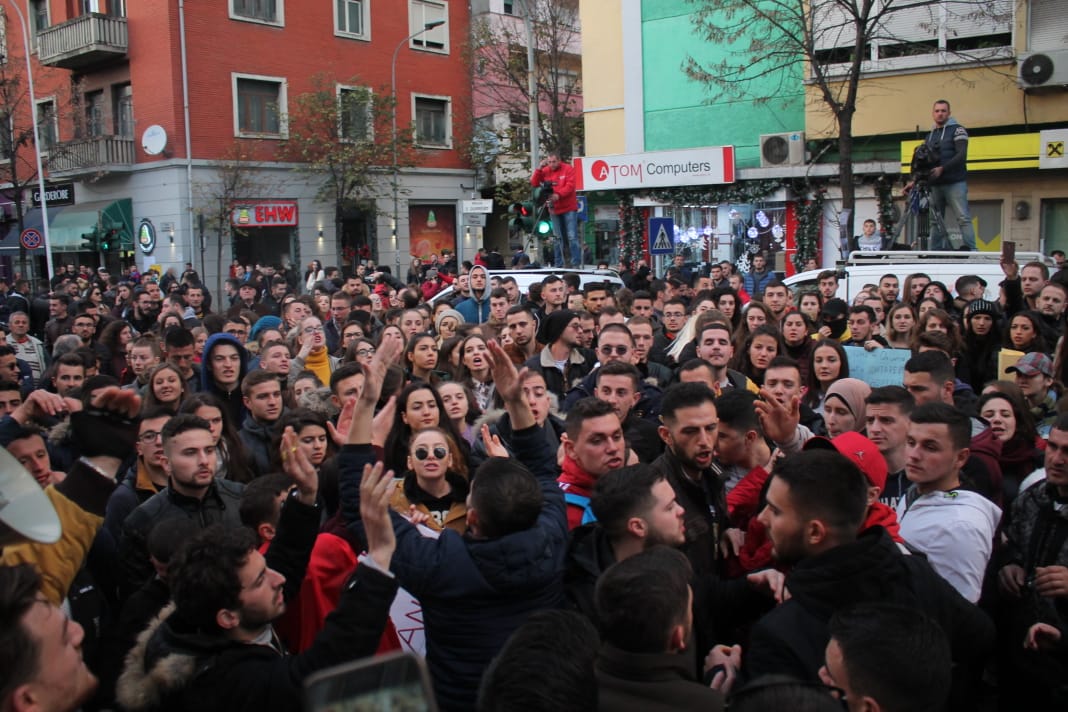 Studentët i përgjigjen në kor Ramës: Nuk ka negociata