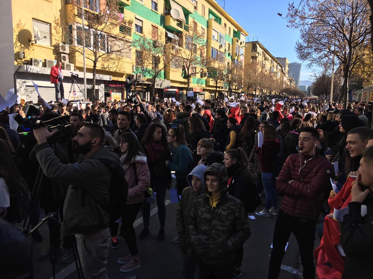 Studentët nuk tërhiqen: Do e bëjmë Shqipërinë si gjithë Europa!