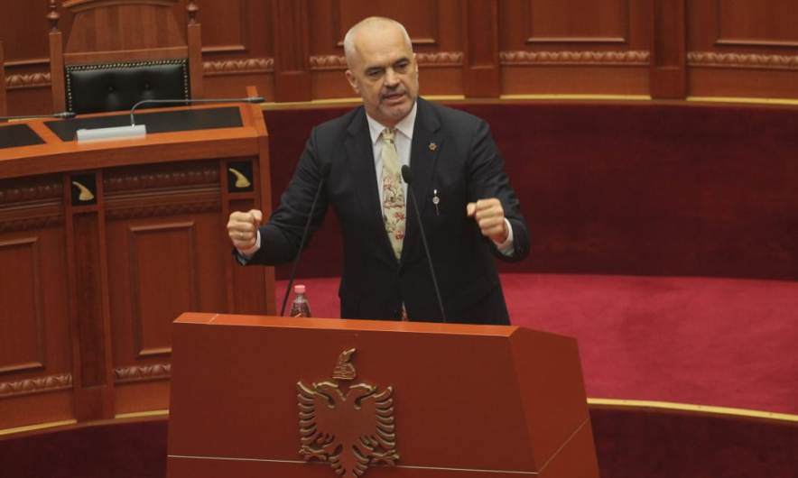 Rama: Artist, ç’janë këta që ankohen pse ke zaptuar ashensorin e pallatit?