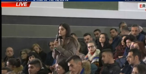 Studentja i kthehet Ramës: S’e dinim që do vije ti, unë po e braktis takimin!