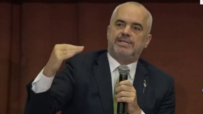 Rama-studentëve: Më keni bërë Instagramist duke dialoguar me shenja