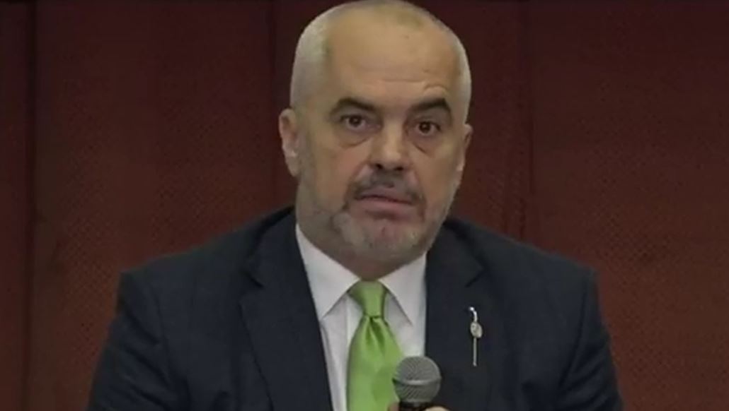 Rama jo i mirëpritur në Tiranë, takim me studentët e Vlorës