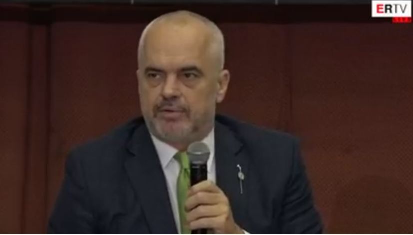 Rama: Studentët në janar do të paguajnë 50 për qind të tarifës