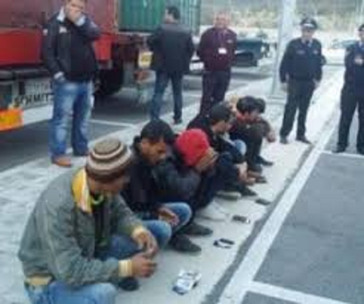 Kapen 23 emigrantë të paligjshëm, disa jo në gjendje të mirë shëndetësore