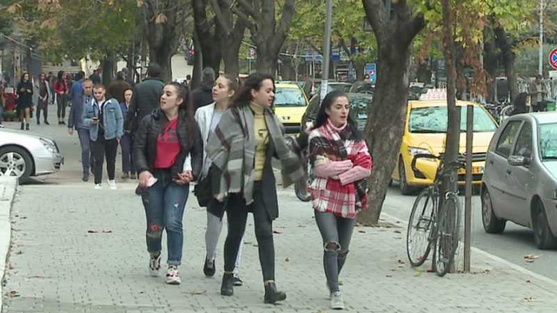 Vajzat nuk shkojnë në gjimnaz; 3 mijë të mitura ndërpresim studimet çdo vit