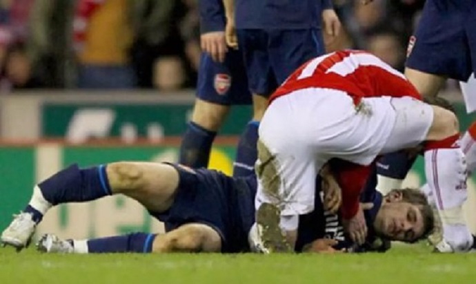 Rrëfimi tronditës: Trajneri urdhëroi t’ia thyenim këmbën Ramsejt