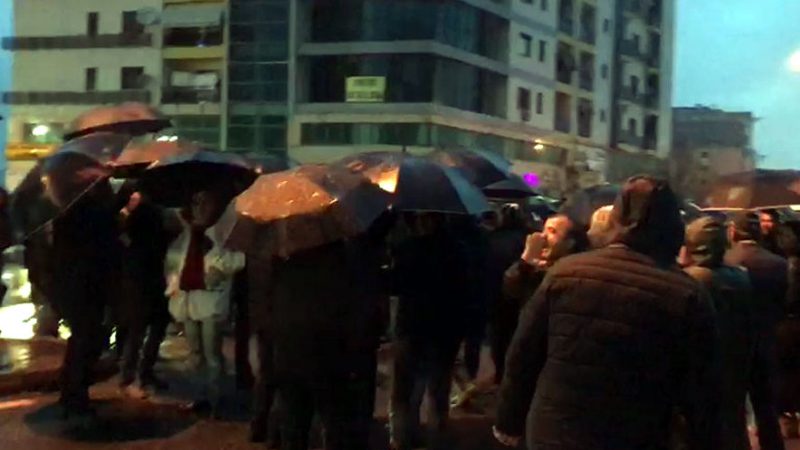 Pavarësisht shiut, shkodranët dalin sërish në protestë