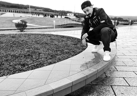 Skivi thumbon estradën: Nuk e di pse bëjnë muzikë