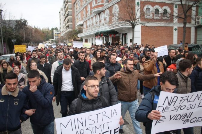 Studentët: Të mblidhet parlamenti ose të hënën protestë kombëtare