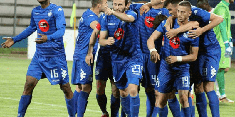 Teuta bën mrekullinë me 10 lojtarë