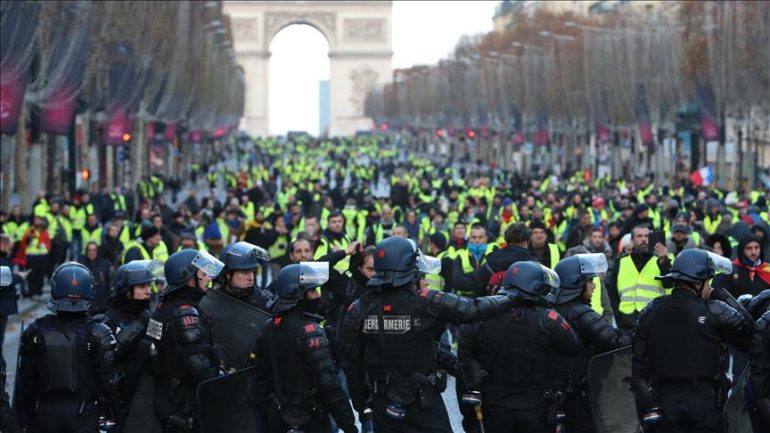 Qeveria franceze thirrje “jelekëve të verdhë”: Ndalni protestat