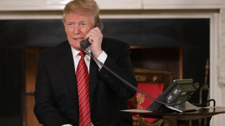 Trump prish magjinë e Krishtlindjeve