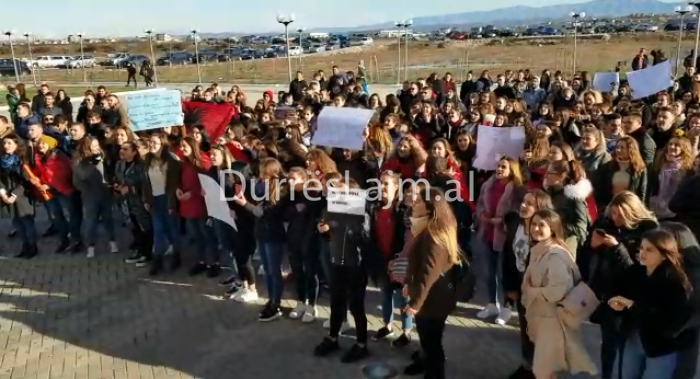 Edhe studentët e UAMD-së në protestë, nisen drejt Tiranës (VIDEO)